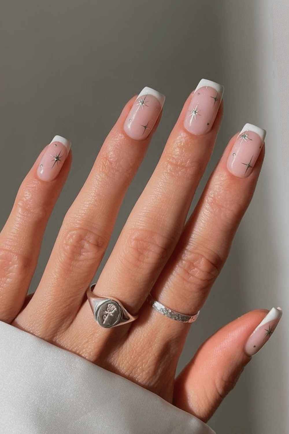 21 Best Christmas Nail Ideas to Try in 2023